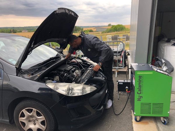 Quels risques présente un décalaminage moteur mal réalisé ?